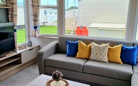 Modern Family Caravan With Wifi At Valley Farm, Clacton-On-Sea